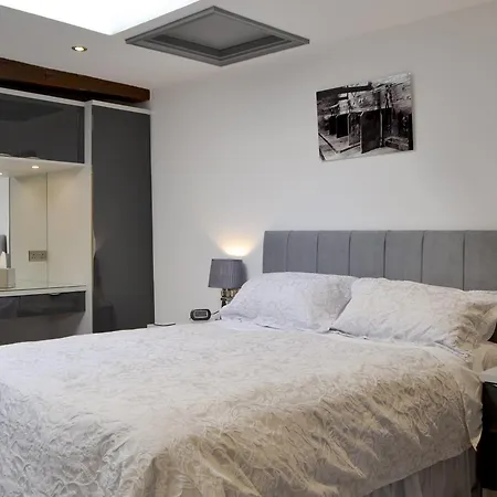 The Milking Parlour - Uk30866 *